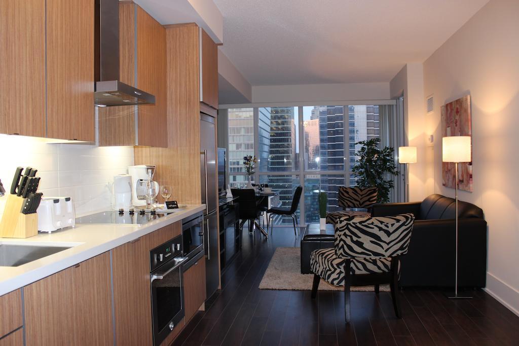 Atlas Suites - Cn Tower & Convention Centre Toronto Habitación foto